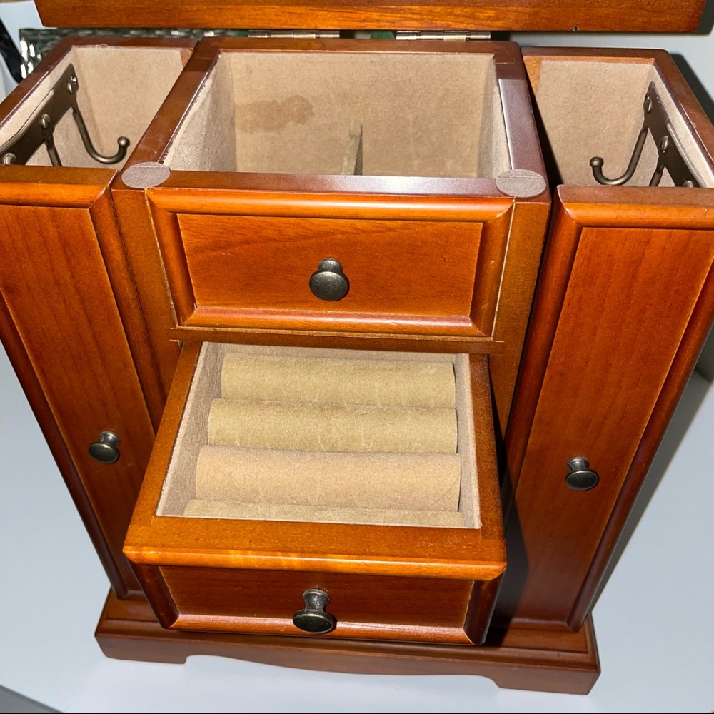 Jewelry Box/Storage - Picture 3 of 7